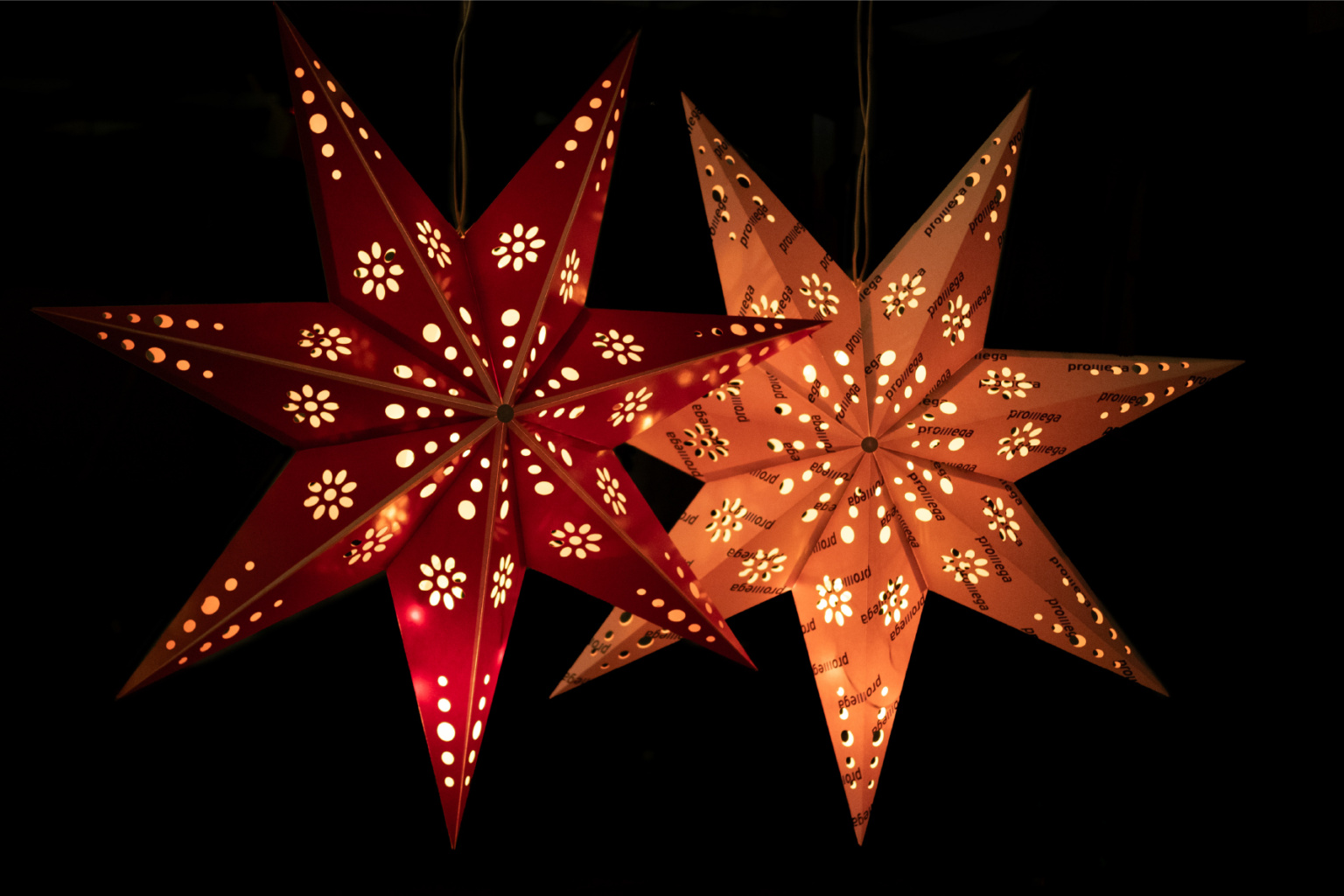 Hannemann_MEdia_AG_Papierlasercut_Weihnachtsstern_beleuchtet_Sonderanfertigung