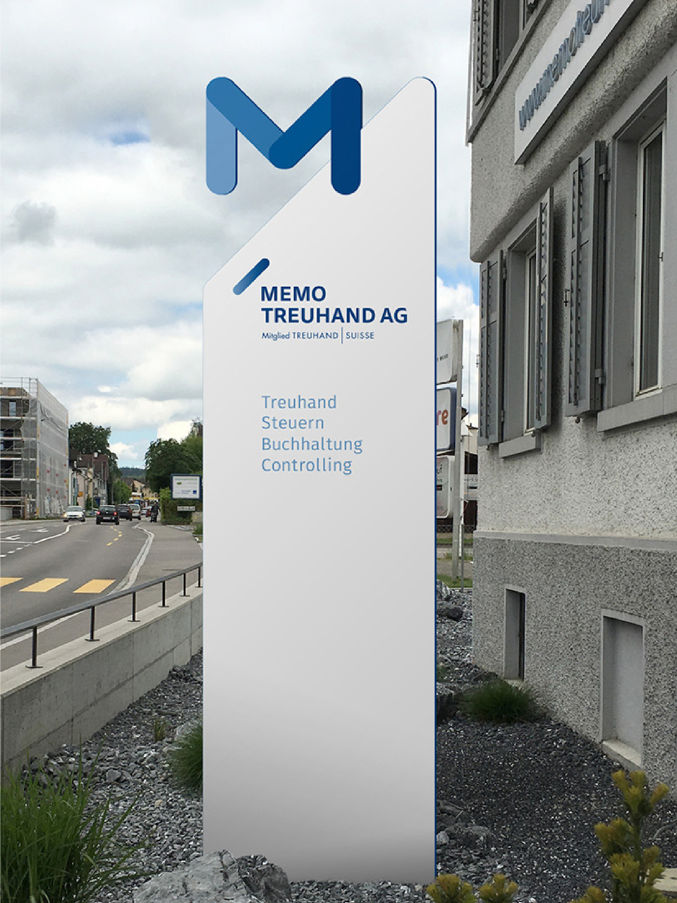Memo_Treuhand_Werbestele_Gebaeudebeschriftung