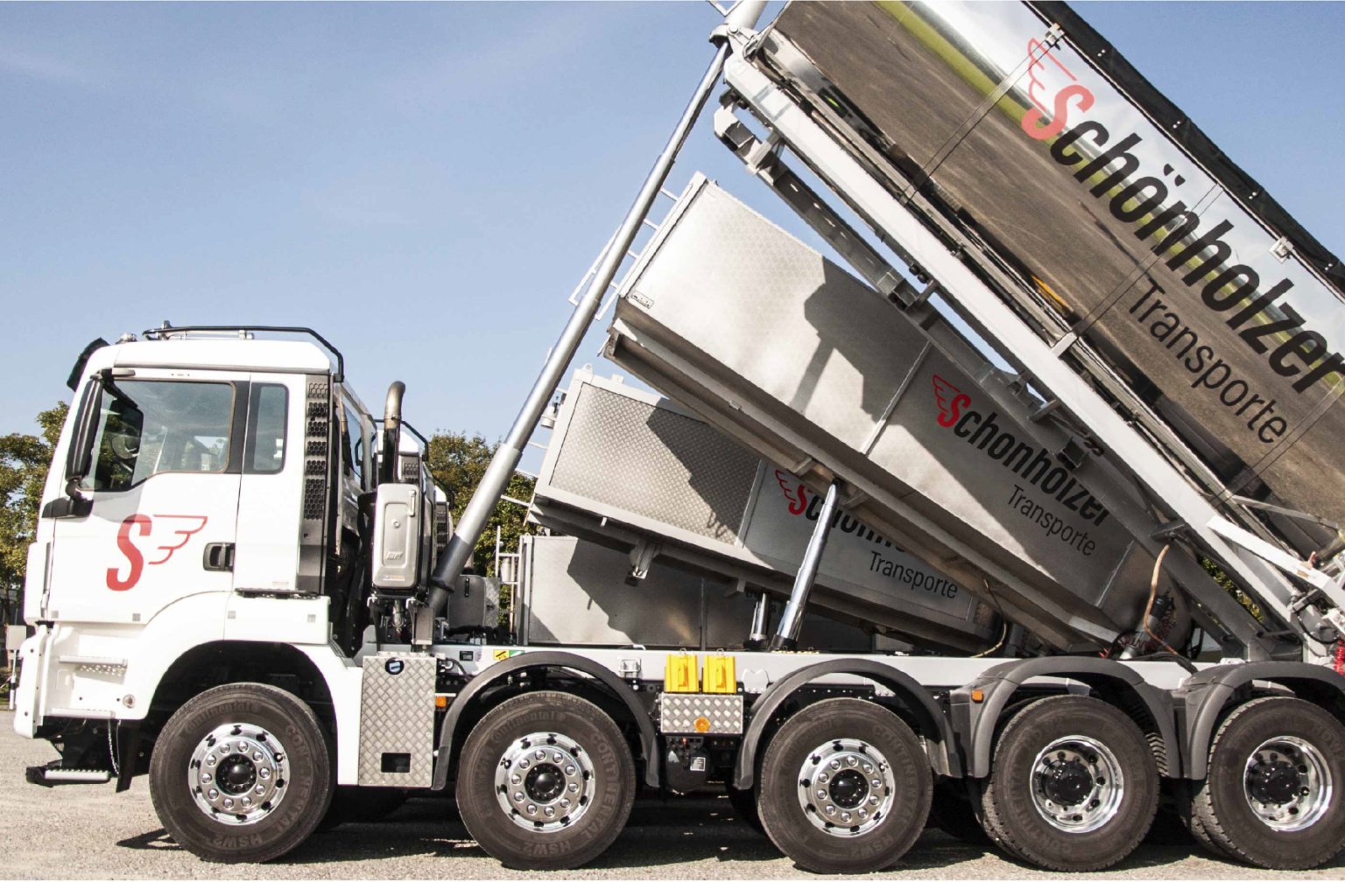 Schönholzer_Transporte_LKW_Fahrzeugbeschriftung