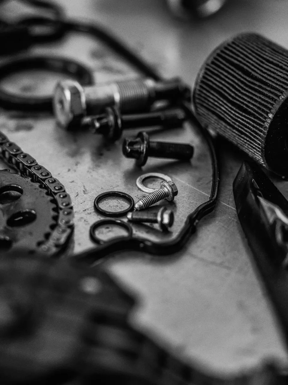 fotografie-autowerkstatt-detailaufnahme-werkzeug-schrauben